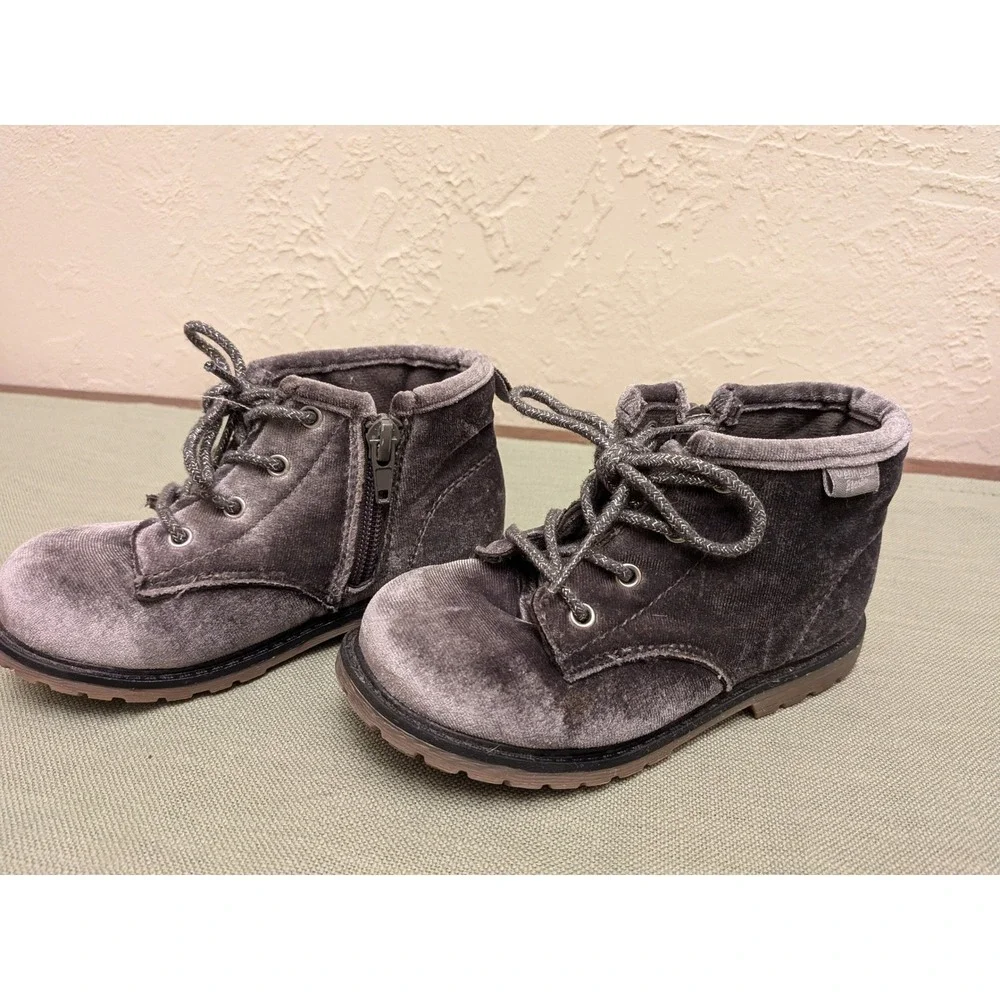Oshkosh Toddler Girls Grey Velvet Lace Up Ankle Boots with Side Zip‎ Size 6